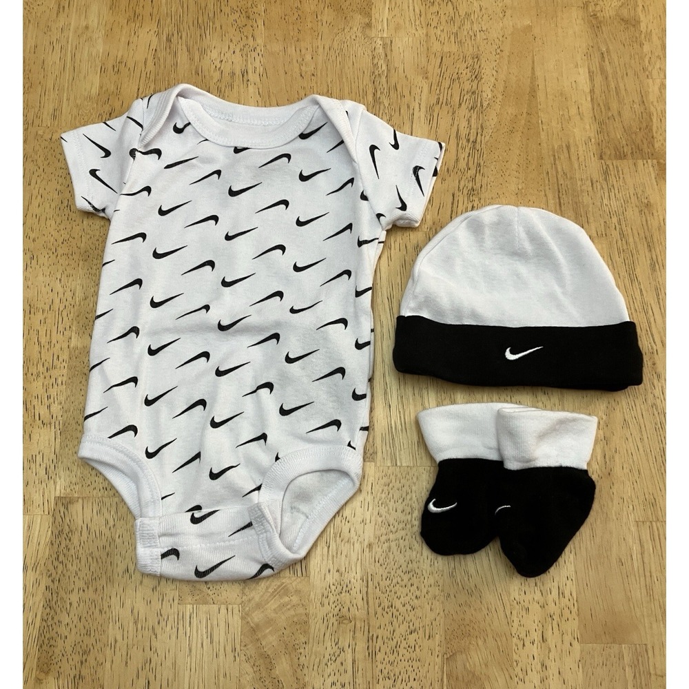 Nike Swoosh 3 Piece Infant Set Black/White 0-6 Months